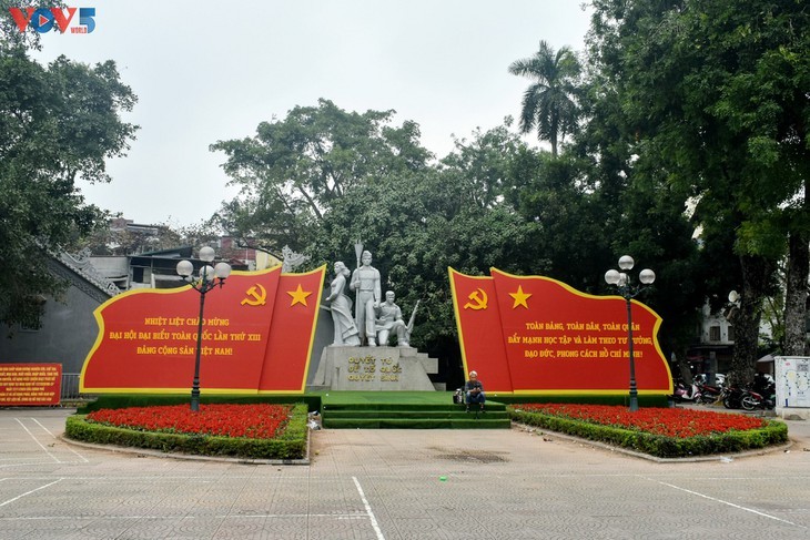 Hanoi wird für den 13. Parteitag bunt dekoriert - ảnh 6