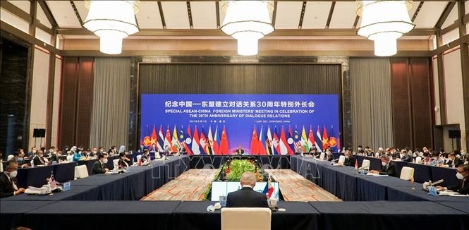 ASEAN und China erklären Verpflichtung zur Lösung dringender Probleme der Region - ảnh 1