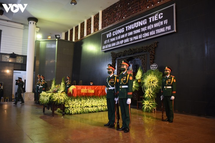 Trauerfeier für Oberleutnant Do Anh – Offizier der UN-Mission - ảnh 1