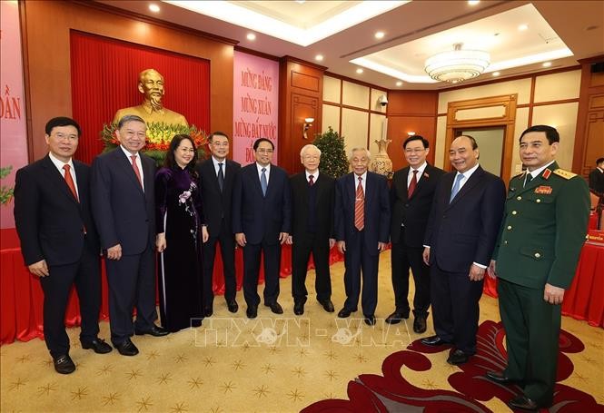 KPV-Generalsekretär Nguyen Phu Trong beglückwünscht Spitzenpolitiker und ehemalige Spitzenpolitiker zum Tetfest - ảnh 1