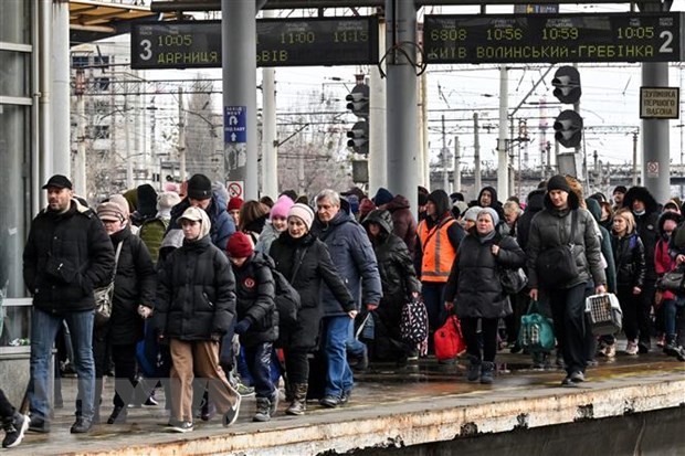 Russlands Premierminister unterzeichnet Verordnung zur Aufnahme von Flüchtlingen aus der Ukraine - ảnh 1