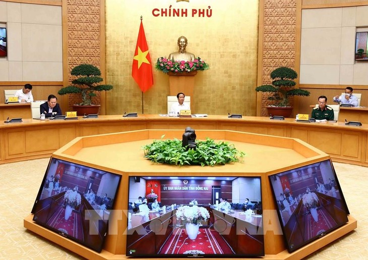 Vizepremierminister Le Van Thanh fordert eine breite Vision zur Verbindung des Flughafens Long Thanh mit Städten auf - ảnh 1