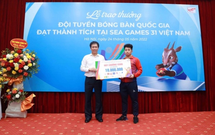 Vietnamesisches Tischtennisteam für ausgezeichnete Leistung bei den SEA Games gewürdigt - ảnh 1