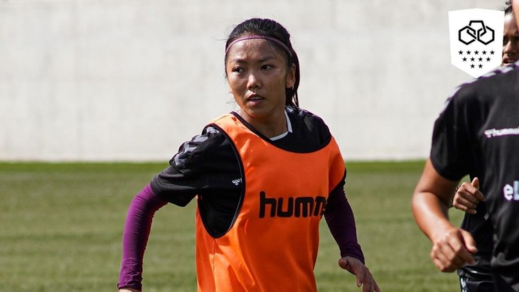 Fußballspielerin Huynh Nhu ist in der Lage, ihr erstes Spiel in Portugal zu spielen - ảnh 1
