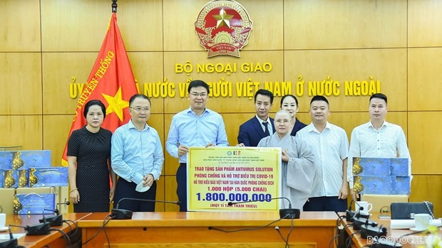 Hilfsgüter für Vietnamesen in Südkorea aufgenommen - ảnh 1