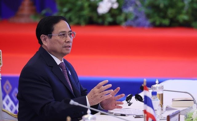 Pham Minh Chinh:  ASEAN ist bereit ein vertrauensvoller Vermittler der ostasiatischen Partner zu sein - ảnh 1