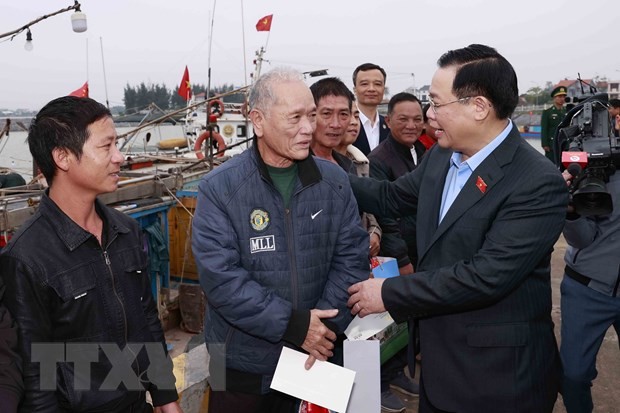 Parlamentspräsident besucht Fischer in Quang Binh - ảnh 1