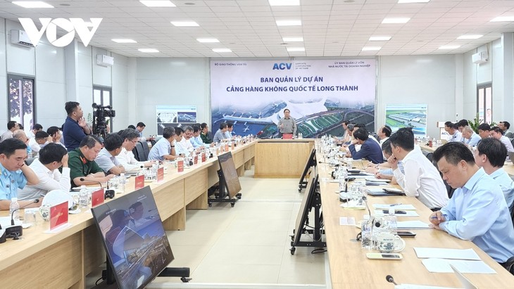 Premierminister überprüft die Umsetzung des Bauprojekts des Flughafens Long Thanh - ảnh 1