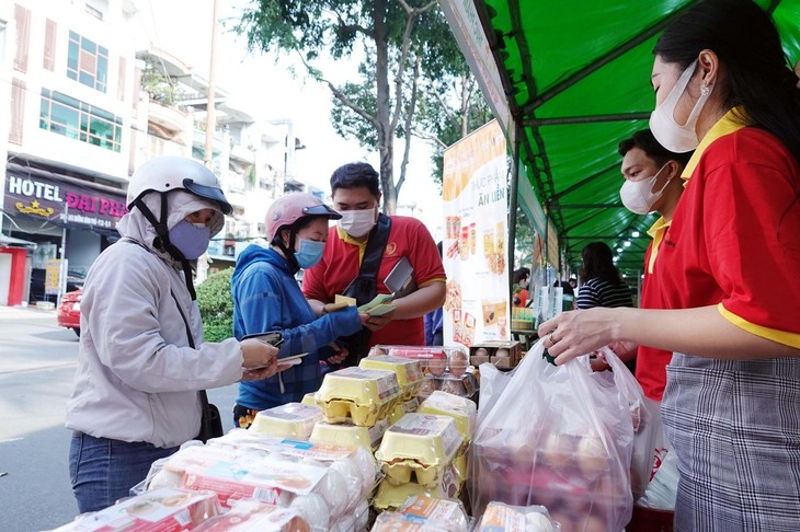 Ho-Chi-Minh-Stadt stellt fast zehn Millionen US-Dollar für Arbeiter zum Tetfest zur Verfügung - ảnh 1
