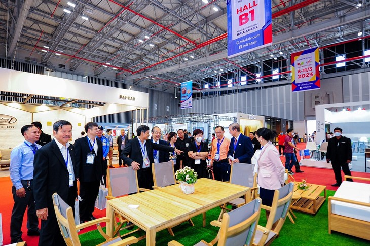 Über 600 vietnamesische Unternehmen beteiligen sich an internationaler Möbelmesse - ảnh 1