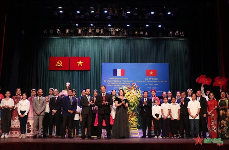 Ho-Chi-Minh-Stadt feiert 50. Jahrestag der Aufnahme diplomatischer Beziehungen zwischen Vietnam und Frankreich - ảnh 1