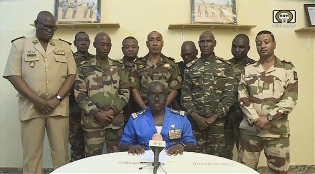 Nach dem Militärputsch: EU und Frankreich stellen alle Hilfen für Niger ein - ảnh 1