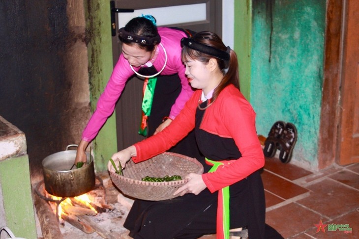 Kuchen mit Mutterliebe der Volksgruppe Cao Lan - ảnh 2