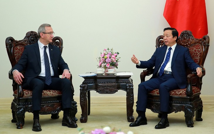 Vizepremierminister Tran Hong Ha trifft Gouverneur der russischen Oblast Kaluga Schapscha - ảnh 1
