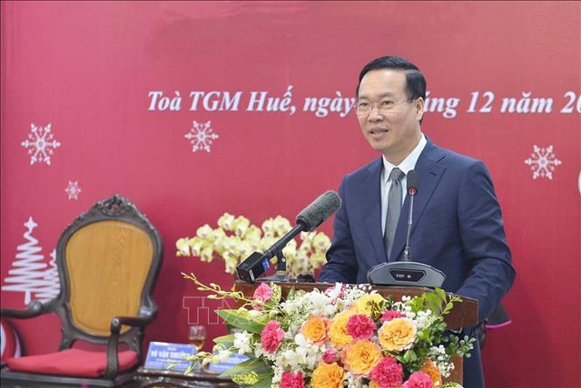 Staatspräsident Vo Van Thuong gratuliert Erzbistum Hue zu Weihnachten - ảnh 1