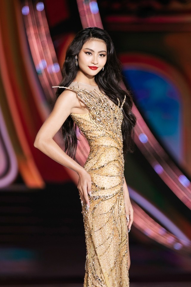 Bui Thi Xuan Hanh wird Miss Cosmo Vietnam 2023 - ảnh 1