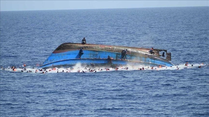 Boot mit 100 Menschen an Bord kentert in Nigeria - ảnh 1