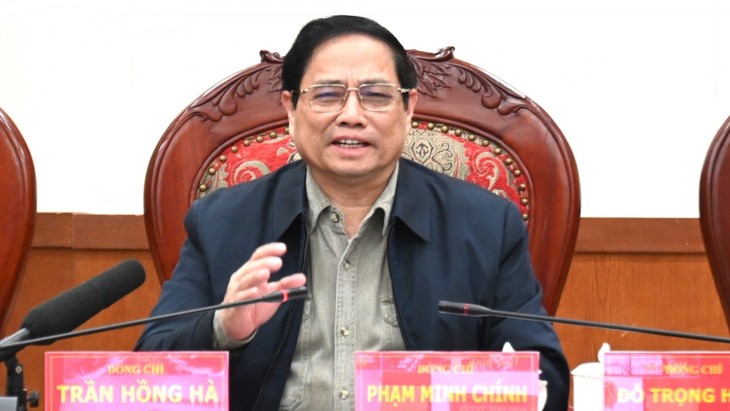 Premierminister Pham Minh Chinh: die ganze Stärke mobilisieren, um das 500-kV-Projekt im Juni 2024 fertig zu stellen - ảnh 1