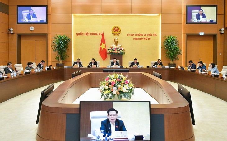 Parlamentspräsident Vuong Dinh Hue fordert zur Vorbereitung der Parlamentssitzung auf - ảnh 1