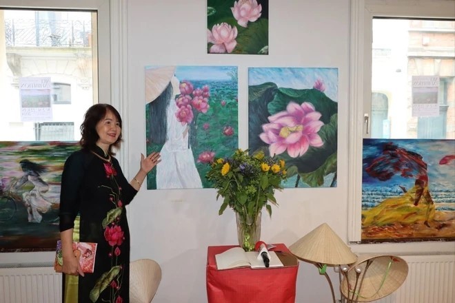 Vietnamesische Malerin in Belgien bringt die Liebe zur Heimat in Bilder - ảnh 1