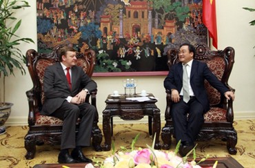 Deputi PM Vietnam Hoang Trung Hai menerima Deputi Menlu Belarus, Sergey Aleinik - ảnh 1