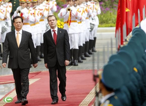 PM Federasi Rusia D.A Medvedev melakukan kunjungan resmi di Vietnam - ảnh 1