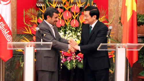 Presiden Republik Islam Iran mengakhiri dengan baik kunjungan di Vietnam - ảnh 1
