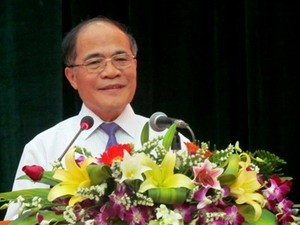 Ketua Majelis Nasional, Nguyen Sinh Hung menghadiri Pesta Persatuan seluruh Bangsa di provinsi Hung Yen - ảnh 1