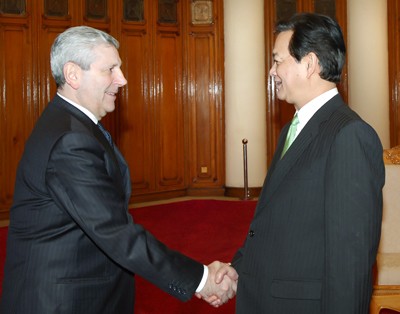 PM Vietnam Nguyen  Tan Dung menerima Menhan Italia  Giampaolo Di Paolo - ảnh 1