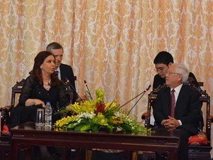  Presiden Argentina Cristina  Elisabet Fermandez de Kirchiner melakukan kunjungan kerja di kota Ho Chi Minh - ảnh 1