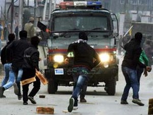 India menghapuskan perintah jam malam di Kashmir - ảnh 1