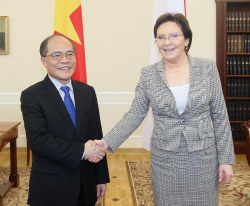 Ketua MN Vietnam, Nguyen Sinh Hung melakukan kunjungan resmi di Polandia - ảnh 1