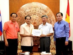 Diaspora Vietnam di Laos terus mendukung rakyat dan prajurit kepulauan Truong Sa - ảnh 1