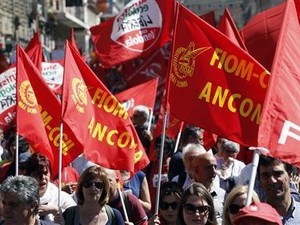 Ribuan orang Italia melakukan demonstrasi untuk memprotes kebijakan “memperketat ikat pinggang” - ảnh 1