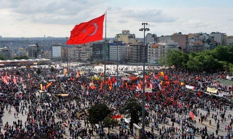 Gelombang demonstrasi menentang pemerintah terus terjadi di Turki dan Bulgaria - ảnh 1