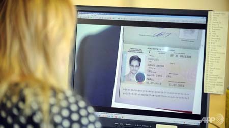 Rusia mengizinkan Edward Snowden bersuaka sementara - ảnh 1
