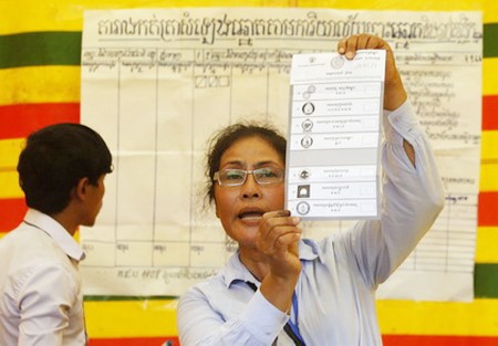 Dewan Konstitusi Kamboja membela hasil pemilu - ảnh 1