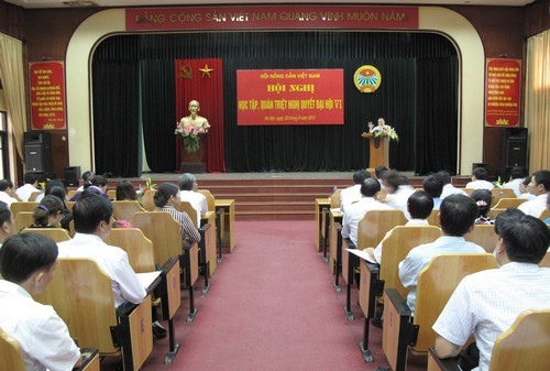 Himpunan Petani belajar, mencengkam Resolusi Kongres Nasional ke-6 Himpunan Petani Vietnam - ảnh 1