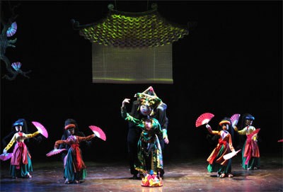 Pertunjukan wayang golek air Vietnam menimbulkan kesan baik di Festival Seni Panggung ASEAN-Tiongkok - ảnh 1