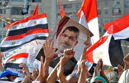 Mesir: Demonstrasi-demonstrasi yang mahasiswa yang mendukung Morsi meluas. - ảnh 1