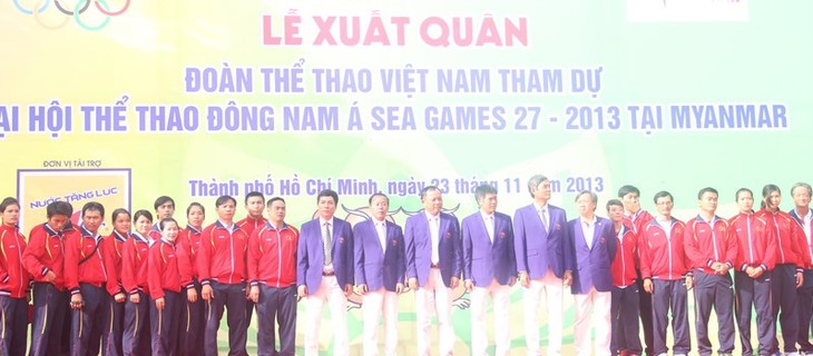 Upacara pemberangkatan kontingen olahraga Vietnam untuk menghadiri SEA Games 27 di kota Ho Chi Minh - ảnh 1