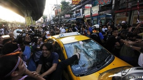 Demonstrasi di Thailand menjadi kekerasan - ảnh 1