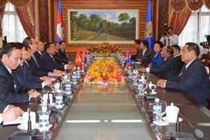 Pertemuan antara Ketua Front Tanah Air 3 negara Kamboja-Vietnam-Laos - ảnh 1