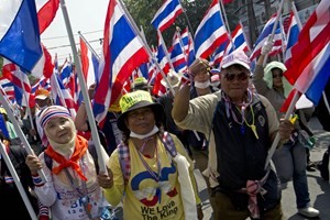 Para demonstran memblokir tempat-tempat pemungutan suara lebih dini di Thailand - ảnh 1