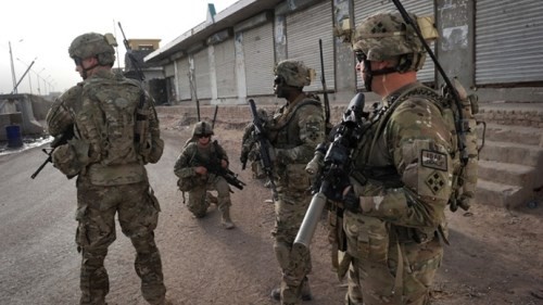 Presiden AS, Barack Obama berbahas dengan para perwira tinggi militer tentang masalah Afghanistan - ảnh 1
