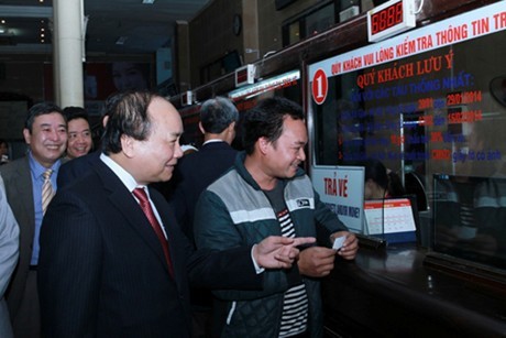 Deputi PM Vietnam, Nguyen Xuan Phuc mengunjungi beberapa badan usaha - ảnh 1