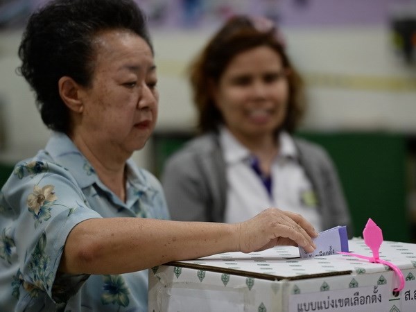 Komite Pemilu Thailand meminta untuk berbahas dengan PM Yingluck penyelenggaraan ulang pemilu - ảnh 1