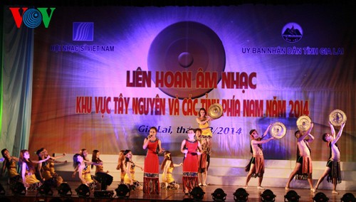 Acara penutupan Festival musik daerah Tay Nguyen dan provinsi-provinsi di Vietnam Selatan di provinsi Gia Lai - ảnh 1