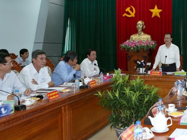 Deputi PM Vietnam, Vu Van Ninh melakukan temu kerja dengan provinsi Dong Thap tentang restrukturisasi pertanian - ảnh 1
