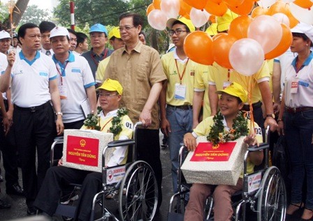 Vietnam selalu menjamin hak-hak para penyandang cacat - ảnh 1